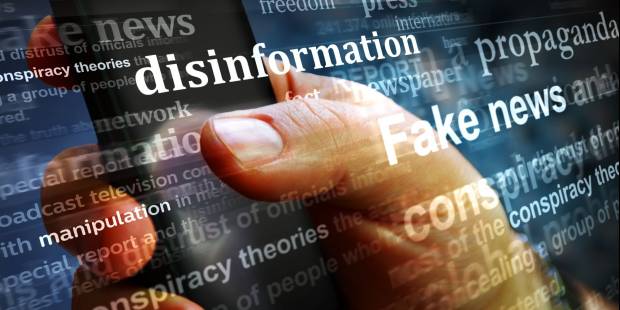 Psychologia dezinformacji – dlaczego tak łatwo wierzymy w nieprawdę?